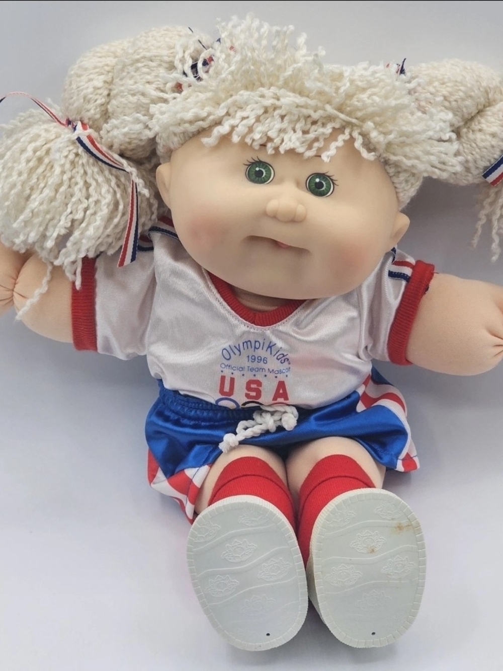 Plush USA-Themed Kids Doll with Green Eyes and Yarn Hair